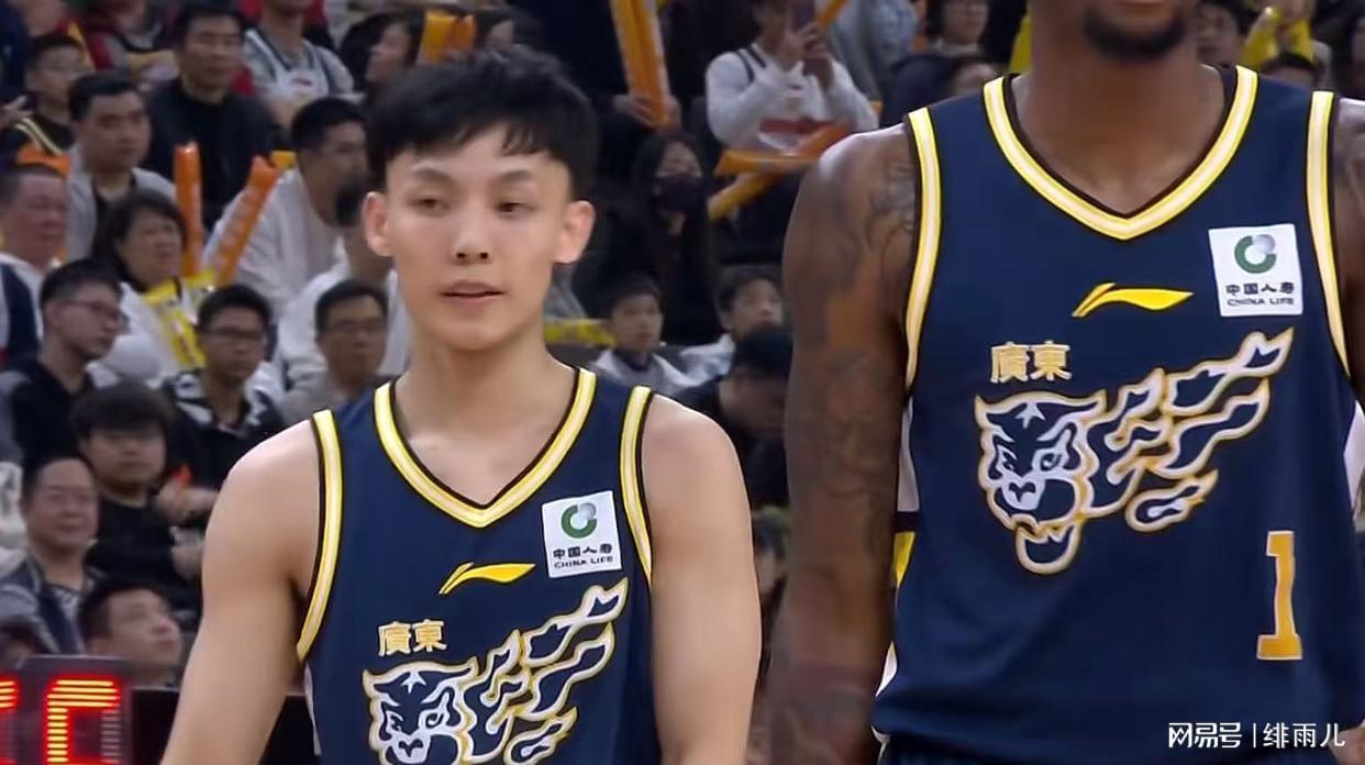 立博体育app下载-挤走胡明轩+取代徐杰!广东锋线奇兵确认上位,杜锋下课倒计时?